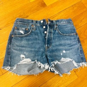 Levi’s cut off shorts size 26/27